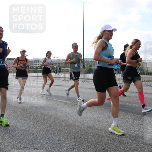 29.06.2025 - hella hamburg halbmarathon Lena Gebhardt http://msf.ph/oto/8399380 29.06.2025 10:03:08 Lombardsbrücke 8614, 18827, 16824, 1482, 1114, 1135, 1138, 1414, 1450, 1482, 2594, 2619, 2780, 2782, 2810, 3572, 3630, 3919, 4204, 4511, 4613, 4665, 4904, 5734, 6208, 6217, 6453, 6752, 6815, 6997, 7210, 7211, 7290, 7706, 7935, 8364, 8481, 8483, 8614, 8624, 9006, 9439, 9453, 10128, 10824, 11250, 11515, 11556, 11935, 11968, 12169, 12177, 12211, 12212, 12422, 12843, 12908, 13036, 13474, 13664, 13732, 13857, 13874, 14224, 18028 meine-sportfotos.de