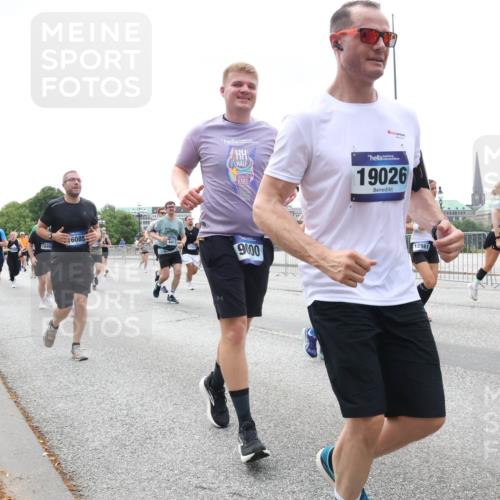 29.06.2025 - hella hamburg halbmarathon Lena Gebhardt http://msf.ph/oto/8399385 29.06.2025 10:40:39 Lombardsbrücke 8378, 18490, 6085, 4411, 19026, 9000, 12981, 1018, 1037, 1075, 1323, 2042, 2109, 2173, 2206, 2299, 2515, 2572, 2762, 2763, 2858, 3121, 3237, 3293, 3295, 3306, 3432, 3515, 3607, 3694, 3808, 3810, 4044, 4271, 4411, 4530, 4612, 4756, 4774, 4775, 4906, 4972, 5059, 5113, 5351, 5352, 5702, 5753, 5975, 6076, 6098, 6163, 6229, 6278, 6280, 6289, 6363, 6463, 6673, 6866, 6876, 6920, 7108, 7174, 7293, 7675, 7850, 7956, 8053, 8054, 8307, 8378, 8391, 8429, 8430, 9009, 9237, 11053 meine-sportfotos.de