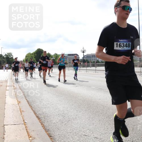 29.06.2025 - hella hamburg halbmarathon Lena Gebhardt http://msf.ph/oto/8399400 29.06.2025 10:15:57 Lombardsbrücke 11303, 8746, 16348, 8885, 1156, 1308, 1440, 1651, 2071, 2076, 2110, 2165, 2436, 2803, 2835, 2989, 3167, 3417, 4007, 4466, 4492, 4494, 4637, 4828, 5046, 5069, 5423, 5739, 6376, 6576, 7897, 7941, 7942, 8169, 8274, 8554, 8746, 8885, 9192, 9601, 9657, 9675, 9784, 9802, 9881, 10107, 10108, 10292, 10608, 10775, 10844, 10990, 11113, 11303, 11478, 11774, 11783, 11818, 12427, 12469, 13179, 13818, 13951, 14413, 14423, 14550, 14552, 15307 meine-sportfotos.de