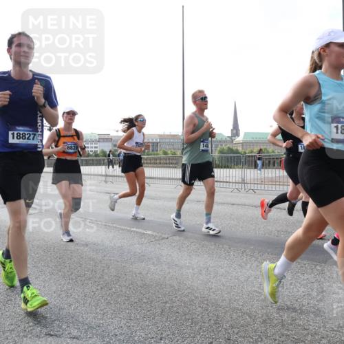 29.06.2025 - hella hamburg halbmarathon Lena Gebhardt http://msf.ph/oto/8399404 29.06.2025 10:03:08 Lombardsbrücke 8614, 18827, 1200, 6824, 14, 18359, 1114, 1135, 1138, 1414, 1450, 1482, 2594, 2619, 2780, 2782, 2810, 3572, 3630, 3919, 4204, 4511, 4613, 4665, 4904, 5734, 6208, 6217, 6453, 6752, 6815, 6997, 7210, 7211, 7290, 7706, 7935, 8364, 8481, 8483, 8614, 8624, 9006, 9439, 9453, 10128, 10824, 11250, 11515, 11556, 11935, 11968, 12169, 12177, 12211, 12212, 12422, 12843, 12908, 13036, 13474, 13664, 13732, 13857, 13874, 14224, 18028 meine-sportfotos.de
