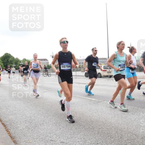 29.06.2025 - hella hamburg halbmarathon Lena Gebhardt http://msf.ph/oto/8399405 29.06.2025 10:49:51 Lombardsbrücke 15582, 15412, 10704, 1697, 1625, 2997, 1626, 1040, 1041, 1487, 1511, 1625, 1805, 1888, 2212, 2466, 2668, 2862, 2997, 3183, 3383, 3943, 4090, 4769, 4870, 5076, 5106, 5552, 5694, 5749, 5751, 6191, 6694, 7301, 7305, 7339, 7366, 7650, 7679, 7722, 8065, 8254, 9015, 9162, 9261, 9940, 10333, 10403, 10617, 10683, 10704, 11030, 11558, 11631, 11760, 12124, 12388, 13128, 13309, 13381, 13744, 13764, 14505, 14545, 14692, 15626 meine-sportfotos.de