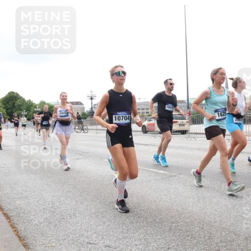 29.06.2025 - hella hamburg halbmarathon Lena Gebhardt http://msf.ph/oto/8399434 29.06.2025 10:49:51 Lombardsbrücke 15582, 15412, 10704, 16975, 1625, 2997, 1626, 1040, 1041, 1487, 1511, 1625, 1805, 1888, 2212, 2466, 2668, 2862, 2997, 3183, 3383, 3943, 4090, 4769, 4870, 5076, 5106, 5552, 5694, 5749, 5751, 6191, 6694, 7301, 7305, 7339, 7366, 7650, 7679, 7722, 8065, 8254, 9015, 9162, 9261, 9940, 10333, 10403, 10617, 10683, 10704, 11030, 11558, 11631, 11760, 12124, 12388, 13128, 13309, 13381, 13744, 13764, 14505, 14545, 14692, 15626 meine-sportfotos.de