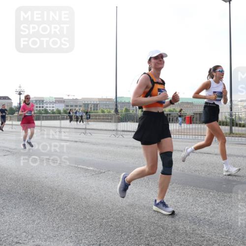 29.06.2025 - hella hamburg halbmarathon Lena Gebhardt http://msf.ph/oto/8399535 29.06.2025 10:03:09 Lombardsbrücke 16, 8614, 2664, 1114, 1135, 1138, 1414, 1450, 1482, 1885, 2594, 2619, 2780, 2782, 2810, 3572, 3630, 3919, 4204, 4511, 4613, 4665, 4904, 5734, 6208, 6217, 6453, 6752, 6815, 6997, 7210, 7211, 7290, 7706, 7935, 8481, 8483, 8614, 8624, 9006, 9439, 9453, 10128, 10824, 11250, 11556, 11935, 11968, 12169, 12177, 12211, 12212, 12422, 12843, 12908, 13036, 13474, 13664, 13732, 13857, 13874, 13976, 14224, 15539, 18028 meine-sportfotos.de