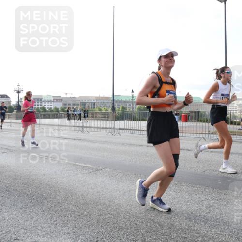 29.06.2025 - hella hamburg halbmarathon Lena Gebhardt http://msf.ph/oto/8399569 29.06.2025 10:03:10 Lombardsbrücke 163, 8614, 148, 1114, 1135, 1138, 1414, 1450, 1482, 1885, 2594, 2619, 2780, 2782, 2810, 3572, 3630, 3919, 4204, 4307, 4511, 4613, 4665, 4904, 5734, 6208, 6217, 6391, 6453, 6752, 6815, 6997, 7210, 7211, 7290, 7706, 7935, 8481, 8483, 8614, 8624, 9006, 9439, 9453, 10128, 10824, 11250, 11556, 11935, 11968, 12169, 12177, 12211, 12212, 12422, 12843, 12908, 13036, 13474, 13664, 13732, 13857, 13874, 13976, 14224, 15539, 18028 meine-sportfotos.de