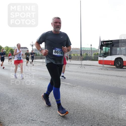 29.06.2025 - hella hamburg halbmarathon Lena Gebhardt http://msf.ph/oto/8399640 29.06.2025 10:03:10 Lombardsbrücke 14225, 6217, 16355, 8614, 1114, 1135, 1138, 1414, 1450, 1482, 1885, 2594, 2619, 2780, 2782, 2810, 3572, 3630, 3919, 4204, 4307, 4511, 4613, 4665, 4904, 5734, 6208, 6217, 6391, 6453, 6752, 6815, 6997, 7210, 7211, 7290, 7706, 7935, 8481, 8483, 8614, 8624, 9006, 9439, 9453, 10128, 10824, 11250, 11556, 11935, 11968, 12169, 12177, 12211, 12212, 12422, 12843, 12908, 13036, 13474, 13664, 13732, 13857, 13874, 13976, 14224, 15539, 18028 meine-sportfotos.de