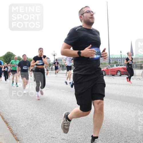 29.06.2025 - hella hamburg halbmarathon Lena Gebhardt http://msf.ph/oto/8399651 29.06.2025 10:40:40 Lombardsbrücke 8946, 8378, 18490, 1151, 085, 1018, 1037, 1075, 1323, 2042, 2109, 2173, 2206, 2299, 2515, 2572, 2762, 2763, 2858, 3121, 3237, 3293, 3295, 3306, 3432, 3694, 3808, 3810, 4044, 4271, 4411, 4530, 4612, 4756, 4774, 4775, 4906, 4972, 5059, 5113, 5351, 5352, 5702, 5753, 5975, 6076, 6098, 6163, 6229, 6278, 6280, 6289, 6363, 6463, 6673, 6866, 6876, 7108, 7174, 7293, 7675, 7850, 7956, 8053, 8054, 8307, 8378, 8391, 8429, 8430, 9009, 9237, 11053 meine-sportfotos.de