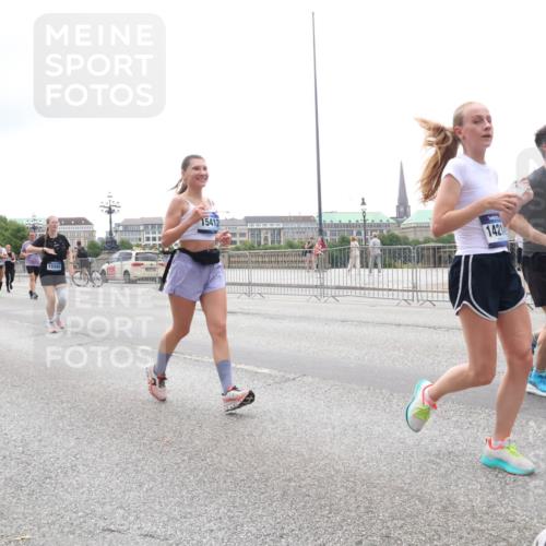 29.06.2025 - hella hamburg halbmarathon Lena Gebhardt http://msf.ph/oto/8399656 29.06.2025 10:49:52 Lombardsbrücke 174, 20, 1888, 15582, 15412, 1421, 1697, 1040, 1041, 1487, 1511, 1625, 1805, 1888, 2212, 2466, 2668, 2862, 2997, 3183, 3383, 3701, 3943, 4090, 4769, 4870, 5076, 5552, 5694, 5749, 5751, 6191, 6694, 7305, 7339, 7366, 7650, 7679, 7721, 7722, 8065, 8254, 9015, 9162, 9261, 9605, 9940, 10403, 10617, 10683, 10704, 11030, 11558, 11631, 11760, 12124, 12388, 13127, 13128, 13309, 13381, 13744, 13764, 14505, 14545, 14692, 15626 meine-sportfotos.de