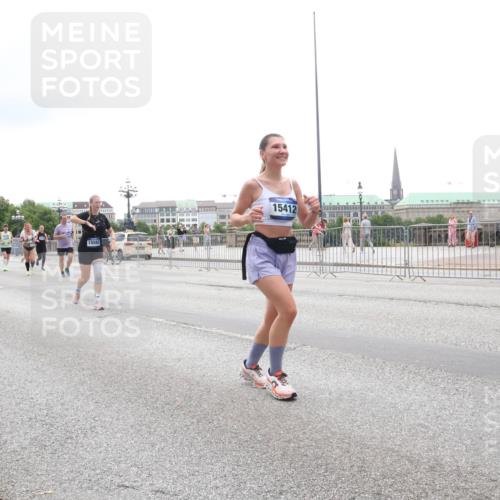 29.06.2025 - hella hamburg halbmarathon Lena Gebhardt http://msf.ph/oto/8399683 29.06.2025 10:49:52 Lombardsbrücke 174, 20, 1888, 15582, 15412, 14, 1040, 1041, 1487, 1511, 1625, 1805, 1888, 2212, 2466, 2668, 2862, 2997, 3183, 3383, 3701, 3943, 4090, 4769, 4870, 5076, 5552, 5694, 5749, 5751, 6191, 6694, 7305, 7339, 7366, 7650, 7679, 7721, 7722, 8065, 8254, 9015, 9162, 9261, 9605, 9940, 10403, 10617, 10683, 10704, 11030, 11558, 11631, 11760, 12124, 12388, 13127, 13128, 13309, 13381, 13744, 13764, 14505, 14545, 14692, 15626 meine-sportfotos.de