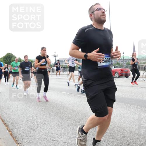 29.06.2025 - hella hamburg halbmarathon Lena Gebhardt http://msf.ph/oto/8399685 29.06.2025 10:40:40 Lombardsbrücke 46, 8378, 18490, 5085, 1018, 1037, 1075, 1323, 2042, 2109, 2173, 2206, 2299, 2515, 2572, 2762, 2763, 2858, 3121, 3237, 3293, 3295, 3306, 3432, 3694, 3808, 3810, 4044, 4271, 4411, 4530, 4612, 4756, 4774, 4775, 4906, 4972, 5059, 5113, 5351, 5352, 5702, 5753, 5975, 6076, 6098, 6163, 6229, 6278, 6280, 6289, 6363, 6463, 6673, 6866, 6876, 7108, 7174, 7293, 7675, 7850, 7956, 8053, 8054, 8307, 8378, 8391, 8429, 8430, 9009, 9237, 11053 meine-sportfotos.de