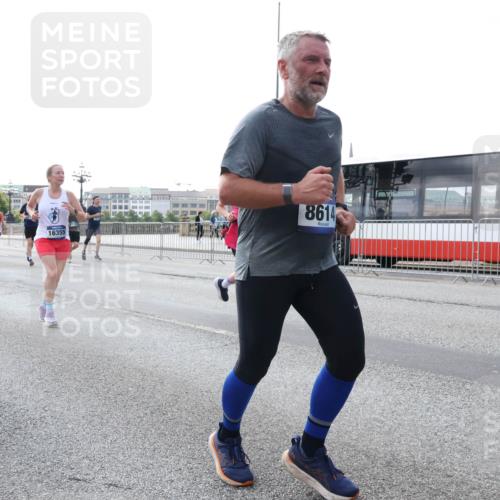 29.06.2025 - hella hamburg halbmarathon Lena Gebhardt http://msf.ph/oto/8399710 29.06.2025 10:03:11 Lombardsbrücke 6217, 16355, 8614, 1114, 1135, 1138, 1414, 1450, 1482, 1885, 2594, 2619, 2780, 2782, 2810, 3572, 3630, 3919, 4204, 4307, 4511, 4613, 4665, 4904, 5734, 6208, 6217, 6391, 6453, 6752, 6815, 6997, 7210, 7211, 7277, 7278, 7279, 7290, 7706, 7935, 8481, 8483, 8614, 8624, 9006, 9439, 9453, 10128, 10824, 11250, 11556, 11935, 11968, 12169, 12177, 12211, 12212, 12422, 12843, 12908, 13036, 13474, 13664, 13732, 13857, 13874, 13976, 14224, 15539, 16371, 18028 meine-sportfotos.de