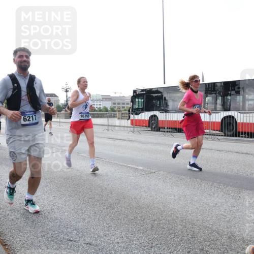 29.06.2025 - hella hamburg halbmarathon Lena Gebhardt http://msf.ph/oto/8399787 29.06.2025 10:03:11 Lombardsbrücke 13036, 6217, 16355, 14403, 1114, 1135, 1138, 1414, 1450, 1482, 1885, 2594, 2619, 2780, 2782, 2810, 3572, 3630, 3919, 4204, 4307, 4511, 4613, 4665, 4904, 5734, 6208, 6217, 6391, 6453, 6752, 6815, 6997, 7210, 7211, 7277, 7278, 7279, 7290, 7706, 7935, 8481, 8483, 8614, 8624, 9006, 9439, 9453, 10128, 10824, 11250, 11556, 11935, 11968, 12169, 12177, 12211, 12212, 12422, 12843, 12908, 13036, 13474, 13664, 13732, 13857, 13874, 13976, 14224, 15539, 16371, 18028 meine-sportfotos.de