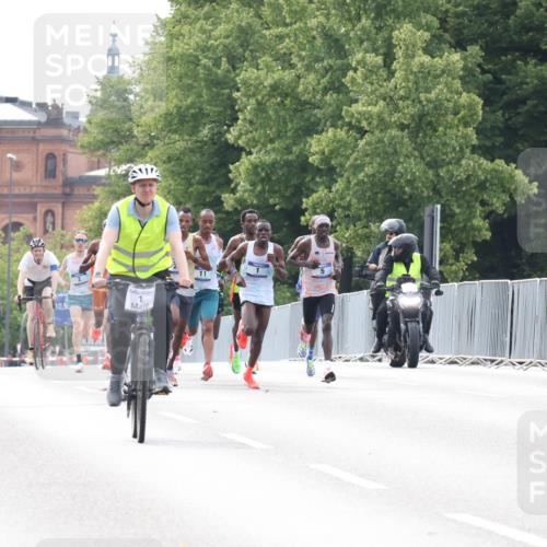 29.06.2025 - hella hamburg halbmarathon Lena Gebhardt http://msf.ph/oto/8399881 29.06.2025 09:31:02 Lombardsbrücke 1, 10, 5, 11 meine-sportfotos.de