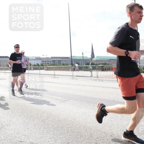 29.06.2025 - hella hamburg halbmarathon Lena Gebhardt http://msf.ph/oto/8399890 29.06.2025 10:16:00 Lombardsbrücke 8, 7897, 18641, 1156, 1308, 1440, 1651, 2071, 2076, 2110, 2165, 2436, 2803, 2835, 2989, 3134, 3167, 3417, 4007, 4466, 4492, 4494, 4637, 4828, 5046, 5069, 5423, 6376, 6576, 7897, 7941, 7942, 8169, 8274, 8554, 8746, 8885, 9192, 9601, 9657, 9675, 9784, 9802, 9881, 10107, 10108, 10183, 10292, 10608, 10775, 10844, 10990, 11113, 11303, 11478, 11774, 11783, 11818, 12427, 12469, 13179, 13818, 13951, 14413, 14423, 14550, 14552, 15307 meine-sportfotos.de