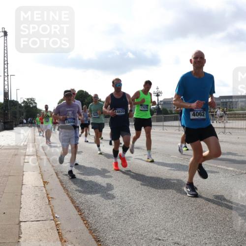 29.06.2025 - hella hamburg halbmarathon Lena Gebhardt http://msf.ph/oto/8399956 29.06.2025 09:48:53 Lombardsbrücke 18004, 4820, 17078, 4062, 1042, 1290, 1505, 1571, 1600, 1603, 1710, 2044, 2262, 2399, 2707, 2797, 3480, 3547, 4062, 4359, 4381, 5003, 5124, 5307, 5554, 5709, 6037, 6047, 6993, 7152, 7154, 7310, 7482, 7743, 7884, 7981, 8002, 8121, 8571, 9403, 9640, 9643, 10190, 10451, 10738, 10852, 10877, 11106, 11177, 11423, 11447, 12044, 12051, 12088, 12091, 12168, 12488, 12739, 13064, 13137, 13372, 13483, 13755, 13940, 13975, 14075, 14603, 15931 meine-sportfotos.de