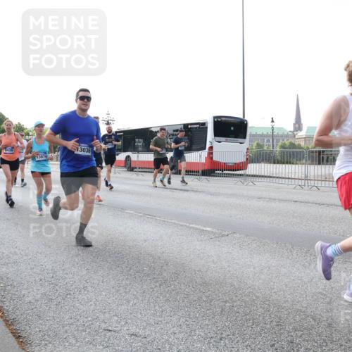 29.06.2025 - hella hamburg halbmarathon Lena Gebhardt http://msf.ph/oto/8400016 29.06.2025 10:03:12 Lombardsbrücke 14225, 9439, 13036, 13874, 16355, 1114, 1135, 1138, 1414, 1450, 1482, 1885, 2594, 2619, 2780, 2782, 2810, 3572, 3630, 3919, 4204, 4307, 4511, 4613, 4665, 4904, 5734, 6208, 6217, 6391, 6453, 6752, 6815, 6997, 7210, 7211, 7277, 7278, 7279, 7290, 7706, 7935, 8481, 8483, 8614, 9006, 9439, 9453, 10128, 10824, 11250, 11556, 11935, 11968, 12169, 12177, 12211, 12212, 12377, 12422, 12843, 12908, 13036, 13474, 13664, 13732, 13857, 13874, 13976, 14224, 15539, 16371, 18028 meine-sportfotos.de