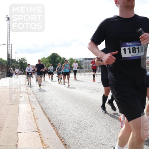 29.06.2025 - hella hamburg halbmarathon Lena Gebhardt http://msf.ph/oto/8400036 29.06.2025 10:16:01 Lombardsbrücke 11818, 5423, 1156, 1308, 1440, 1651, 2071, 2076, 2165, 2436, 2803, 2835, 2989, 3134, 3167, 3648, 4007, 4466, 4492, 4494, 4637, 4828, 5046, 5069, 5423, 6376, 6576, 7897, 7941, 7942, 8169, 8274, 8554, 8746, 8885, 9192, 9601, 9657, 9675, 9784, 9802, 9881, 10107, 10108, 10183, 10292, 10608, 10775, 10844, 10990, 11113, 11303, 11478, 11774, 11783, 11818, 12427, 12469, 13179, 13818, 13951, 14413, 14423, 14550, 14552, 15307 meine-sportfotos.de