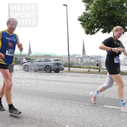 29.06.2025 - hella hamburg halbmarathon Lena Gebhardt http://msf.ph/oto/8400044 29.06.2025 10:49:55 Lombardsbrücke 20, 1888, 155, 1040, 1041, 1487, 1511, 1625, 1805, 1888, 2212, 2466, 2668, 2862, 2997, 3183, 3701, 3943, 4090, 4870, 5076, 5552, 5694, 5749, 5751, 5997, 6191, 6694, 6830, 7305, 7339, 7366, 7650, 7679, 7721, 7722, 7755, 8065, 8254, 9015, 9162, 9605, 9940, 10060, 10403, 10617, 10683, 10704, 11030, 11631, 11760, 12124, 12388, 13127, 13128, 13309, 13381, 13744, 13764, 13846, 14505, 14545, 14692, 15626 meine-sportfotos.de