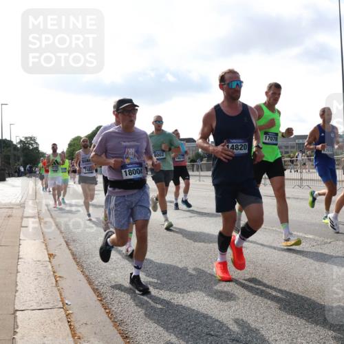 29.06.2025 - hella hamburg halbmarathon Lena Gebhardt http://msf.ph/oto/8400074 29.06.2025 09:48:53 Lombardsbrücke 124, 7483, 18004, 8002, 18614, 14820, 17078, 176122, 1042, 1290, 1505, 1571, 1600, 1603, 1710, 2044, 2262, 2399, 2707, 2797, 3480, 3547, 4062, 4359, 4381, 5003, 5124, 5307, 5554, 5709, 6037, 6047, 6993, 7152, 7154, 7310, 7482, 7743, 7884, 7981, 8002, 8121, 8571, 9403, 9640, 9643, 10190, 10451, 10738, 10852, 10877, 11106, 11177, 11423, 11447, 12044, 12051, 12088, 12091, 12168, 12488, 12739, 13064, 13137, 13372, 13483, 13755, 13940, 13975, 14075, 14603, 15931 meine-sportfotos.de