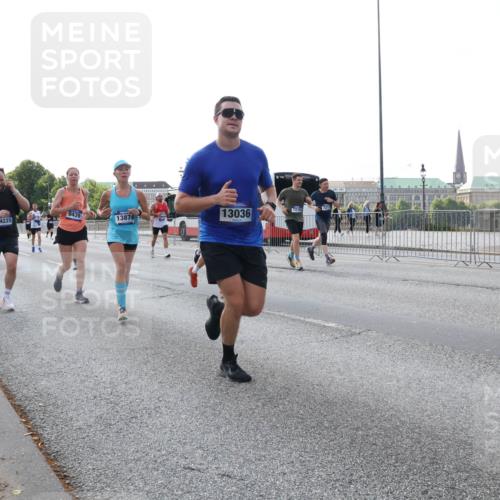 29.06.2025 - hella hamburg halbmarathon Lena Gebhardt http://msf.ph/oto/8400083 29.06.2025 10:03:13 Lombardsbrücke 9439, 12169, 14225, 13874, 13036, 7210, 7211, 1114, 1135, 1138, 1161, 1414, 1450, 1482, 1885, 2594, 2619, 2780, 2782, 2810, 3572, 3630, 4204, 4307, 4511, 4613, 4665, 4904, 5734, 6208, 6217, 6391, 6453, 6752, 6815, 6997, 7210, 7211, 7277, 7278, 7279, 7290, 7706, 7935, 8481, 8483, 8614, 9006, 9439, 9453, 10128, 10824, 11556, 11935, 12169, 12177, 12211, 12212, 12377, 12422, 12843, 12908, 13036, 13474, 13664, 13732, 13857, 13874, 13976, 14224, 15539, 16371, 17226, 18028 meine-sportfotos.de