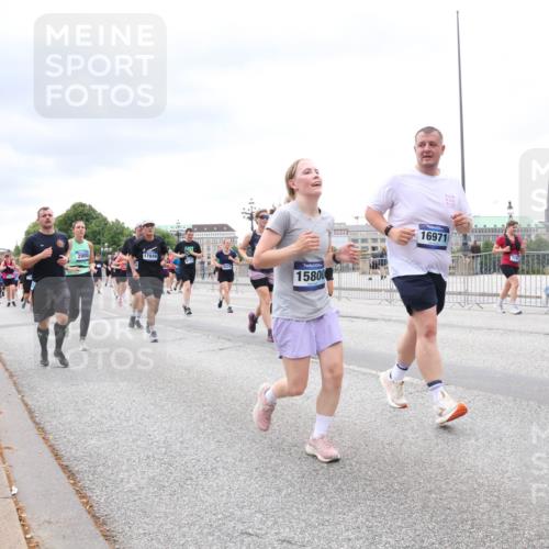 29.06.2025 - hella hamburg halbmarathon Lena Gebhardt http://msf.ph/oto/8400094 29.06.2025 10:58:01 Lombardsbrücke 2900, 17849, 15800, 16971, 10912, 1001, 1123, 1242, 1248, 1265, 1388, 1643, 2015, 2043, 2169, 2273, 2275, 2451, 2567, 2900, 3191, 3385, 3433, 3644, 3936, 3954, 4059, 4117, 4429, 4521, 4830, 5104, 5632, 5676, 5736, 5782, 6316, 6337, 6825, 6857, 6916, 7172, 7193, 7262, 7556, 7617, 7664, 7720, 7783, 7977, 7990, 8076, 8159, 8439, 8440, 8441, 8442, 8474, 8512, 8708, 8713, 8773, 8888, 9059, 9180, 9233, 9318, 9319, 9394, 9398, 9436, 9481, 9496, 9613, 9636, 9832 meine-sportfotos.de