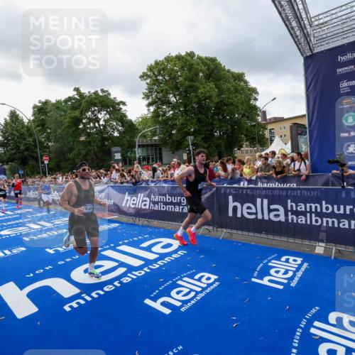 29.06.2025 - hella hamburg halbmarathon Zöllner http://msf.ph/oto/8400170 29.06.2025 10:37:00 Ziel 1385, 1411, 3959, 5307, 5315, 11620, 13141, 14691, 18384 meine-sportfotos.de