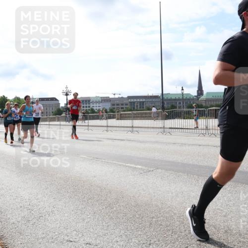 29.06.2025 - hella hamburg halbmarathon Lena Gebhardt http://msf.ph/oto/8400184 29.06.2025 10:16:02 Lombardsbrücke 8554784, 15889, 407, 1156, 1308, 1651, 2071, 2076, 2165, 2436, 2803, 2835, 2989, 3134, 3167, 3648, 4007, 4466, 4492, 4494, 4637, 4828, 5046, 5423, 6376, 6576, 7897, 7941, 7942, 8169, 8274, 8554, 8746, 8885, 9192, 9601, 9657, 9675, 9784, 9802, 9881, 10107, 10108, 10183, 10292, 10608, 10775, 10844, 10990, 11113, 11303, 11478, 11774, 11783, 11818, 12427, 12469, 13179, 13818, 13951, 14413, 14423, 14550, 14552, 15307 meine-sportfotos.de