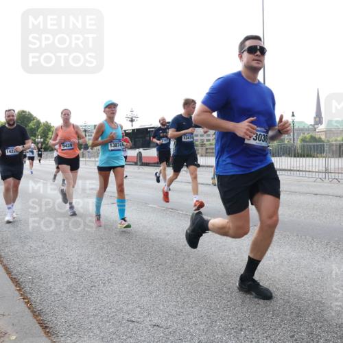 29.06.2025 - hella hamburg halbmarathon Lena Gebhardt http://msf.ph/oto/8400198 29.06.2025 10:03:13 Lombardsbrücke 9439, 12169, 1422, 13874, 13474, 3036, 1114, 1135, 1138, 1161, 1414, 1450, 1482, 1885, 2594, 2619, 2780, 2782, 2810, 3572, 3630, 4204, 4307, 4511, 4613, 4665, 4904, 5734, 6208, 6217, 6391, 6453, 6752, 6815, 6997, 7210, 7211, 7277, 7278, 7279, 7290, 7706, 7935, 8481, 8483, 8614, 9006, 9439, 9453, 10128, 10824, 11556, 11935, 12169, 12177, 12211, 12212, 12377, 12422, 12843, 12908, 13036, 13474, 13664, 13732, 13857, 13874, 13976, 14224, 15539, 16371, 17226, 18028 meine-sportfotos.de