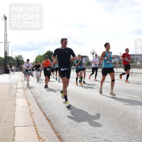 29.06.2025 - hella hamburg halbmarathon Lena Gebhardt http://msf.ph/oto/8400229 29.06.2025 10:16:04 Lombardsbrücke 8554, 784, 15889, 1170, 1156, 1308, 1651, 2071, 2076, 2165, 2436, 2803, 2835, 2989, 3134, 3167, 3648, 4007, 4466, 4492, 4494, 4583, 4637, 4828, 5046, 5294, 5423, 6376, 6576, 7897, 7941, 7942, 8169, 8274, 8554, 8746, 8885, 9192, 9601, 9675, 9784, 9802, 9881, 10107, 10108, 10183, 10292, 10608, 10844, 10990, 11113, 11303, 11344, 11345, 11478, 11774, 11783, 11818, 12427, 12469, 13179, 13818, 13951, 14423, 14550, 14552, 15307 meine-sportfotos.de