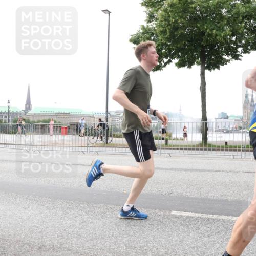 29.06.2025 - hella hamburg halbmarathon Lena Gebhardt http://msf.ph/oto/8400242 29.06.2025 10:49:56 Lombardsbrücke 2466, 1040, 1041, 1487, 1511, 1625, 1805, 1888, 2212, 2466, 2668, 2862, 2997, 3701, 3943, 4090, 4870, 5076, 5552, 5694, 5749, 5751, 5997, 6191, 6694, 6830, 7305, 7339, 7366, 7650, 7679, 7721, 7722, 7755, 8065, 8254, 9015, 9162, 9605, 9940, 10060, 10403, 10617, 10683, 10704, 11030, 11631, 11760, 12124, 12388, 13127, 13128, 13309, 13381, 13744, 13764, 13846, 14505, 14545, 14692, 15626 meine-sportfotos.de