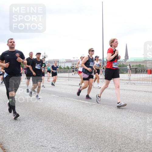29.06.2025 - hella hamburg halbmarathon Lena Gebhardt http://msf.ph/oto/8400253 29.06.2025 10:58:02 Lombardsbrücke 17849, 13176, 14507, 1429, 1001, 1123, 1242, 1248, 1265, 1388, 2015, 2043, 2169, 2273, 2275, 2451, 2567, 2900, 3191, 3385, 3433, 3644, 3936, 3954, 4059, 4117, 4429, 4521, 4830, 5104, 5632, 5676, 5736, 5782, 6316, 6337, 6825, 6857, 6916, 7172, 7193, 7262, 7556, 7617, 7664, 7720, 7783, 7977, 7990, 8076, 8159, 8439, 8440, 8441, 8442, 8474, 8512, 8708, 8713, 8773, 8888, 9059, 9180, 9233, 9318, 9319, 9394, 9398, 9436, 9481, 9496, 9613, 9636, 9832 meine-sportfotos.de