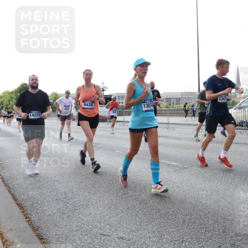 29.06.2025 - hella hamburg halbmarathon Lena Gebhardt http://msf.ph/oto/8400267 29.06.2025 10:03:14 Lombardsbrücke 13474, 9439, 13874, 12169, 14225, 1114, 1135, 1138, 1161, 1414, 1450, 1482, 1885, 2594, 2619, 2780, 2782, 2810, 3572, 3630, 4204, 4307, 4511, 4613, 4665, 4904, 5464, 6208, 6217, 6391, 6453, 6815, 6997, 7210, 7211, 7277, 7278, 7279, 7290, 7706, 7935, 8481, 8483, 8614, 9439, 9453, 10824, 11556, 11935, 12169, 12177, 12211, 12212, 12377, 12422, 12843, 12908, 13036, 13474, 13664, 13732, 13857, 13874, 13976, 14224, 15539, 16371, 17226, 18028 meine-sportfotos.de