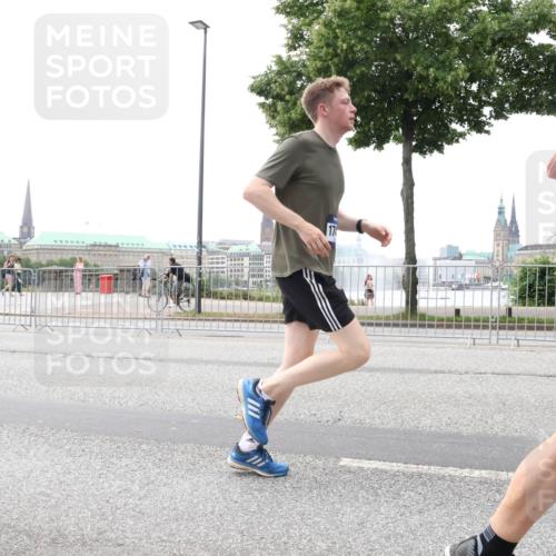 29.06.2025 - hella hamburg halbmarathon Lena Gebhardt http://msf.ph/oto/8400283 29.06.2025 10:49:56 Lombardsbrücke 2466, 1040, 1041, 1487, 1511, 1625, 1805, 1888, 2212, 2466, 2668, 2862, 2997, 3701, 3943, 4090, 4870, 5076, 5552, 5694, 5749, 5751, 5997, 6191, 6694, 6830, 7305, 7339, 7366, 7650, 7679, 7721, 7722, 7755, 8065, 8254, 9015, 9162, 9605, 9940, 10060, 10403, 10617, 10683, 10704, 11030, 11631, 11760, 12124, 12388, 13127, 13128, 13309, 13381, 13744, 13764, 13846, 14505, 14545, 14692, 15626 meine-sportfotos.de