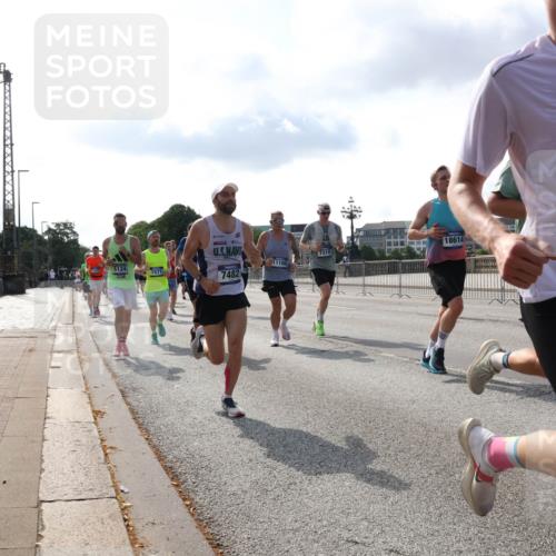 29.06.2025 - hella hamburg halbmarathon Lena Gebhardt http://msf.ph/oto/8400294 29.06.2025 09:48:54 Lombardsbrücke 7310, 5124, 11106, 1571, 7482, 18614, 13137, 1042, 1290, 1505, 1571, 1600, 1603, 1710, 2044, 2262, 2399, 2707, 2797, 3480, 3547, 4062, 4359, 4381, 5003, 5124, 5307, 5554, 5709, 6037, 6047, 6993, 7152, 7154, 7310, 7482, 7743, 7884, 7981, 8002, 8121, 8358, 8571, 9403, 9640, 9643, 10190, 10369, 10451, 10738, 10852, 10877, 11106, 11177, 11423, 11447, 12044, 12051, 12088, 12091, 12168, 12488, 12739, 13064, 13137, 13190, 13372, 13483, 13755, 13940, 13975, 14075, 14603, 15931 meine-sportfotos.de