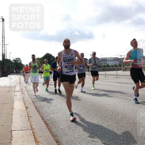 29.06.2025 - hella hamburg halbmarathon Lena Gebhardt http://msf.ph/oto/8400325 29.06.2025 09:48:55 Lombardsbrücke 5124, 1571, 7482, 11106, 7310, 614, 1042, 1290, 1505, 1571, 1600, 1603, 1710, 2044, 2262, 2399, 2707, 2797, 3480, 3547, 4062, 4359, 4381, 5003, 5124, 5307, 5554, 5709, 6037, 6047, 6993, 7152, 7154, 7310, 7482, 7743, 7884, 7981, 8002, 8121, 8358, 8571, 9403, 9640, 9643, 10190, 10369, 10451, 10738, 10852, 10877, 11106, 11177, 11423, 11447, 12044, 12051, 12088, 12091, 12168, 12488, 12739, 13064, 13137, 13190, 13372, 13483, 13755, 13900, 13940, 13975, 14075, 14603 meine-sportfotos.de