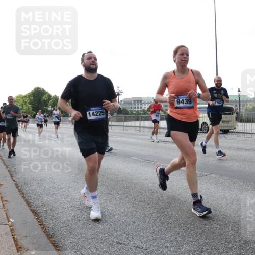 29.06.2025 - hella hamburg halbmarathon Lena Gebhardt http://msf.ph/oto/8400385 29.06.2025 10:03:14 Lombardsbrücke 10824, 12169, 14225, 9439, 2782, 1114, 1135, 1138, 1161, 1414, 1450, 1482, 1885, 2594, 2619, 2780, 2782, 2810, 3572, 3630, 4204, 4307, 4511, 4613, 4665, 4904, 5464, 6208, 6217, 6391, 6453, 6815, 6997, 7210, 7211, 7277, 7278, 7279, 7290, 7706, 7935, 8481, 8483, 8614, 9439, 9453, 10824, 11556, 11935, 12169, 12177, 12211, 12212, 12377, 12422, 12843, 12908, 13036, 13474, 13664, 13732, 13857, 13874, 13976, 14224, 15539, 16371, 17226, 18028 meine-sportfotos.de