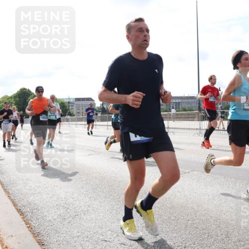 29.06.2025 - hella hamburg halbmarathon Lena Gebhardt http://msf.ph/oto/8400389 29.06.2025 10:16:04 Lombardsbrücke 18800, 12628, 14543, 4828, 50, 11783, 1588, 1156, 1308, 1651, 2071, 2076, 2165, 2436, 2803, 2835, 2989, 3134, 3167, 3648, 4007, 4466, 4492, 4494, 4583, 4637, 4828, 5046, 5294, 5423, 6376, 6576, 7897, 7941, 7942, 8169, 8274, 8554, 8746, 8885, 9192, 9601, 9675, 9784, 9802, 9881, 10107, 10108, 10183, 10292, 10608, 10844, 10990, 11113, 11303, 11344, 11345, 11478, 11774, 11783, 11818, 12427, 12469, 13179, 13818, 13951, 14423, 14550, 14552, 15307 meine-sportfotos.de