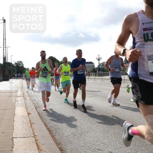 29.06.2025 - hella hamburg halbmarathon Lena Gebhardt http://msf.ph/oto/8400440 29.06.2025 09:48:55 Lombardsbrücke 5124, 18062, 1571, 11106, 7482, 1042, 1290, 1505, 1571, 1600, 1603, 1710, 2044, 2262, 2399, 2707, 2797, 3480, 3547, 4062, 4359, 4381, 5003, 5124, 5307, 5554, 5709, 6037, 6047, 6993, 7152, 7154, 7310, 7482, 7743, 7884, 7981, 8002, 8121, 8358, 8571, 9403, 9640, 9643, 10190, 10369, 10451, 10738, 10852, 10877, 11106, 11177, 11423, 11447, 12044, 12051, 12088, 12091, 12168, 12488, 12739, 13064, 13137, 13190, 13372, 13483, 13755, 13900, 13940, 13975, 14075, 14603 meine-sportfotos.de
