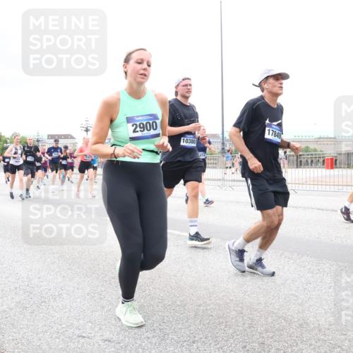 29.06.2025 - hella hamburg halbmarathon Lena Gebhardt http://msf.ph/oto/8400494 29.06.2025 10:58:03 Lombardsbrücke 2015, 17956, 3644, 6316, 133, 11353, 2900, 10380, 474, 17849, 1001, 1123, 1242, 1248, 1265, 1388, 1845, 2015, 2043, 2169, 2273, 2275, 2451, 2567, 2900, 3191, 3644, 3936, 3954, 4059, 4117, 4429, 4521, 4830, 5104, 5632, 5676, 5736, 5782, 6316, 6337, 6825, 6916, 7172, 7193, 7262, 7556, 7617, 7664, 7720, 7783, 7977, 7990, 8076, 8159, 8439, 8440, 8441, 8442, 8474, 8512, 8708, 8713, 8773, 8888, 9059, 9180, 9233, 9239, 9318, 9319, 9394, 9398, 9436, 9481, 9496, 9613, 9636, 9832 meine-sportfotos.de