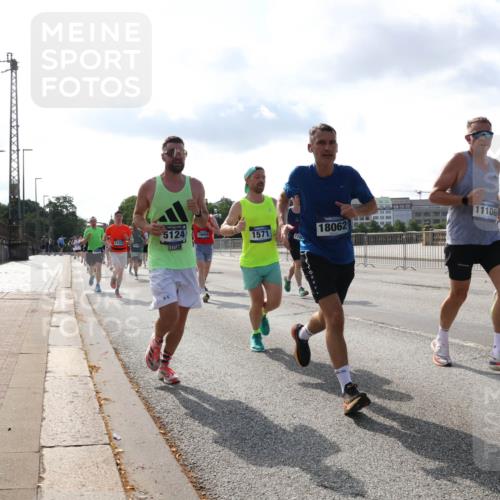29.06.2025 - hella hamburg halbmarathon Lena Gebhardt http://msf.ph/oto/8400503 29.06.2025 09:48:56 Lombardsbrücke 18062, 11106, 5124, 19004, 1571, 114, 11177, 1042, 1290, 1505, 1571, 1600, 1603, 2044, 2262, 2399, 2707, 2797, 3480, 3547, 4062, 4359, 4381, 5003, 5124, 5307, 5554, 5709, 6037, 6047, 6993, 7152, 7154, 7310, 7482, 7743, 7884, 7981, 8002, 8121, 8358, 8571, 9403, 9640, 9643, 10190, 10369, 10451, 10738, 10852, 10877, 11106, 11177, 11423, 11447, 12044, 12051, 12088, 12091, 12168, 12488, 12739, 13064, 13137, 13190, 13372, 13483, 13755, 13900, 13940, 13975, 14075, 14603 meine-sportfotos.de