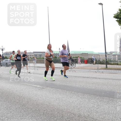 29.06.2025 - hella hamburg halbmarathon Lena Gebhardt http://msf.ph/oto/8400526 29.06.2025 10:49:57 Lombardsbrücke 7366, 9015, 66, 1040, 1041, 1487, 1511, 1625, 1805, 1888, 2212, 2466, 2668, 2862, 2997, 3701, 3943, 4090, 4870, 5076, 5552, 5694, 5749, 5751, 5997, 6191, 6694, 6830, 7305, 7339, 7366, 7679, 7721, 7722, 7755, 8065, 8254, 9015, 9162, 9605, 9940, 10060, 10403, 10617, 10683, 10704, 11030, 11631, 11716, 11760, 12079, 12124, 12388, 13127, 13128, 13309, 13381, 13744, 13764, 13846, 14505, 14545, 14692, 15626 meine-sportfotos.de