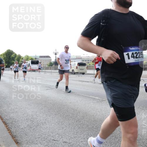 29.06.2025 - hella hamburg halbmarathon Lena Gebhardt http://msf.ph/oto/8400561 29.06.2025 10:03:15 Lombardsbrücke 3572, 121, 1212, 14225, 2782, 1114, 1135, 1138, 1161, 1414, 1450, 1482, 1885, 2594, 2619, 2780, 2782, 2810, 3572, 3630, 4204, 4307, 4511, 4613, 4665, 4904, 5464, 6208, 6217, 6391, 6453, 6815, 6997, 7210, 7211, 7277, 7278, 7279, 7290, 7706, 7935, 8481, 8483, 8614, 9439, 9453, 10824, 11556, 11935, 12169, 12177, 12211, 12212, 12377, 12422, 12843, 12908, 13036, 13474, 13664, 13732, 13857, 13874, 13976, 14224, 15539, 16371, 17226, 18028 meine-sportfotos.de