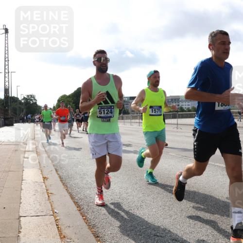 29.06.2025 - hella hamburg halbmarathon Lena Gebhardt http://msf.ph/oto/8400563 29.06.2025 09:48:56 Lombardsbrücke 11177, 5124, 1571, 1042, 1290, 1505, 1571, 1600, 1603, 2044, 2262, 2399, 2707, 2797, 3480, 3547, 4062, 4359, 4381, 5003, 5124, 5307, 5554, 5709, 6037, 6047, 6993, 7152, 7154, 7310, 7482, 7743, 7884, 7981, 8002, 8121, 8358, 8571, 9403, 9640, 9643, 10190, 10369, 10451, 10738, 10852, 10877, 11106, 11177, 11423, 11447, 12044, 12051, 12088, 12091, 12168, 12488, 12739, 13064, 13137, 13190, 13372, 13483, 13755, 13900, 13940, 13975, 14075, 14603 meine-sportfotos.de