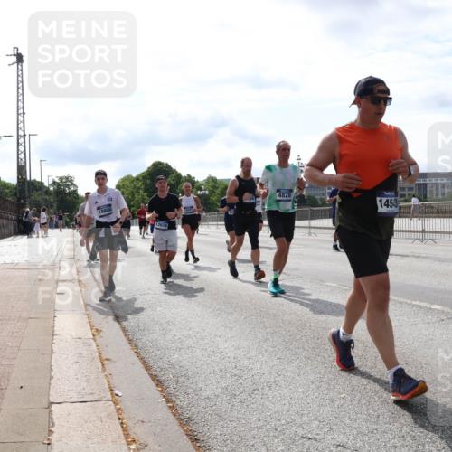29.06.2025 - hella hamburg halbmarathon Lena Gebhardt http://msf.ph/oto/8400592 29.06.2025 10:16:06 Lombardsbrücke 18800, 12628, 4828, 14543, 1156, 1212, 1308, 1599, 1651, 2071, 2076, 2165, 2436, 2803, 2835, 3134, 3167, 3648, 4007, 4492, 4494, 4583, 4637, 4828, 5046, 5294, 5423, 6376, 7753, 7897, 7941, 7942, 8169, 8274, 8554, 8597, 8645, 8746, 8885, 9192, 9601, 9628, 9675, 9784, 9802, 9881, 10107, 10108, 10139, 10141, 10183, 10292, 10608, 10844, 10990, 11113, 11303, 11344, 11345, 11478, 11774, 11783, 11818, 12427, 12469, 13179, 13818, 13951, 14423, 14550 meine-sportfotos.de