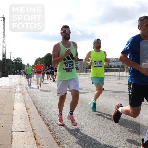 29.06.2025 - hella hamburg halbmarathon Lena Gebhardt http://msf.ph/oto/8400597 29.06.2025 09:48:56 Lombardsbrücke 11177, 5124, 1571, 1042, 1290, 1505, 1571, 1600, 1603, 2044, 2262, 2399, 2707, 2797, 3480, 3547, 4062, 4359, 4381, 5003, 5124, 5307, 5554, 5709, 6037, 6047, 6993, 7152, 7154, 7310, 7482, 7743, 7884, 7981, 8002, 8121, 8358, 8571, 9403, 9640, 9643, 10190, 10369, 10451, 10738, 10852, 10877, 11106, 11177, 11423, 11447, 12044, 12051, 12088, 12091, 12168, 12488, 12739, 13064, 13137, 13190, 13372, 13483, 13755, 13900, 13940, 13975, 14075, 14603 meine-sportfotos.de