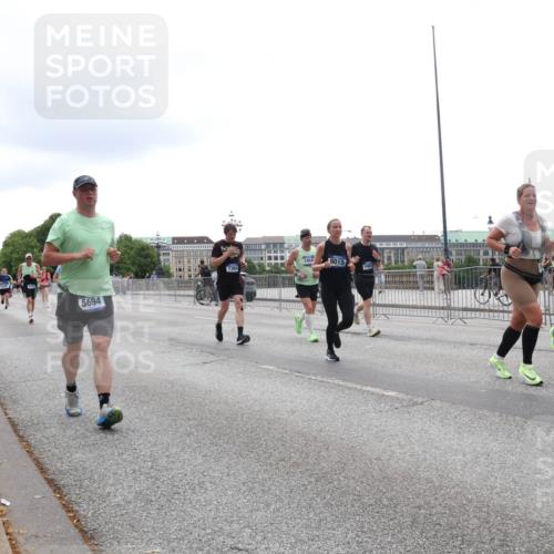 29.06.2025 - hella hamburg halbmarathon Lena Gebhardt http://msf.ph/oto/8400600 29.06.2025 10:49:58 Lombardsbrücke 17284, 5694, 2466, 1454, 9015, 7366, 1040, 1041, 1487, 1511, 1805, 1888, 2212, 2466, 2668, 2862, 2997, 3701, 4090, 4870, 5076, 5552, 5694, 5749, 5751, 5997, 6191, 6680, 6694, 6830, 7305, 7339, 7366, 7679, 7721, 7722, 7755, 8065, 8254, 9015, 9162, 9605, 9940, 10060, 10403, 10617, 10683, 10704, 11030, 11631, 11716, 11760, 12079, 12124, 12388, 13127, 13128, 13309, 13381, 13744, 13764, 13846, 14144, 14505, 14545, 14692, 15626 meine-sportfotos.de