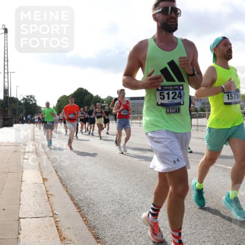 29.06.2025 - hella hamburg halbmarathon Lena Gebhardt http://msf.ph/oto/8400650 29.06.2025 09:48:57 Lombardsbrücke 11177, 19004, 5124, 1571, 1042, 1290, 1571, 1600, 1603, 2044, 2262, 2399, 2707, 2797, 3480, 3547, 4062, 4359, 4381, 5003, 5124, 5307, 5554, 5709, 5889, 6037, 6047, 6993, 7152, 7154, 7310, 7482, 7743, 7981, 8002, 8121, 8358, 8571, 9403, 9640, 9643, 10190, 10369, 10451, 10738, 10852, 10877, 11106, 11177, 11423, 11447, 12044, 12051, 12088, 12091, 12168, 12739, 13064, 13137, 13190, 13372, 13483, 13755, 13900, 13940, 14075, 14603 meine-sportfotos.de