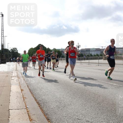 29.06.2025 - hella hamburg halbmarathon Lena Gebhardt http://msf.ph/oto/8400678 29.06.2025 09:48:57 Lombardsbrücke 1600, 11177, 19004, 1042, 1290, 1571, 1600, 1603, 2044, 2262, 2399, 2707, 2797, 3480, 3547, 4062, 4359, 4381, 5003, 5124, 5307, 5554, 5709, 5889, 6037, 6047, 6993, 7152, 7154, 7310, 7482, 7743, 7981, 8002, 8121, 8358, 8571, 9403, 9640, 9643, 10190, 10369, 10451, 10738, 10852, 10877, 11106, 11177, 11423, 11447, 12044, 12051, 12088, 12091, 12168, 12739, 13064, 13137, 13190, 13372, 13483, 13755, 13900, 13940, 14075, 14603 meine-sportfotos.de