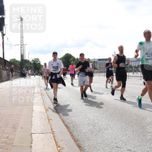 29.06.2025 - hella hamburg halbmarathon Lena Gebhardt http://msf.ph/oto/8400703 29.06.2025 10:16:07 Lombardsbrücke 18800, 12628, 1308, 36, 4828, 1156, 1212, 1308, 1599, 1651, 2071, 2076, 2165, 2436, 2803, 2835, 3134, 3167, 3648, 4007, 4583, 4637, 4828, 5046, 5294, 5423, 6024, 7753, 7897, 7941, 7942, 8169, 8274, 8554, 8597, 8645, 8746, 8885, 9192, 9601, 9628, 9675, 9784, 9802, 9810, 9881, 10107, 10108, 10139, 10141, 10183, 10292, 10608, 10844, 10990, 11113, 11303, 11344, 11345, 11478, 11774, 11783, 11818, 12427, 12469, 13179, 13818, 13951, 14423, 14550 meine-sportfotos.de