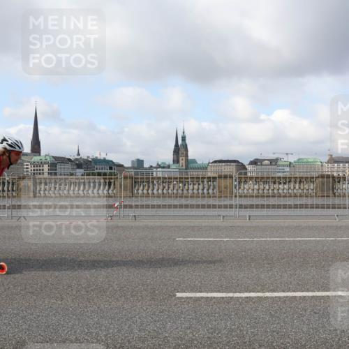 29.06.2025 - hella hamburg halbmarathon Lena Gebhardt http://msf.ph/oto/8400712 29.06.2025 08:53:24 Lombardsbrücke 428 meine-sportfotos.de