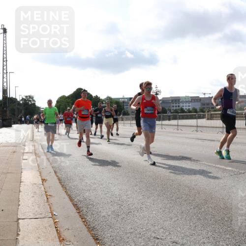 29.06.2025 - hella hamburg halbmarathon Lena Gebhardt http://msf.ph/oto/8400713 29.06.2025 09:48:57 Lombardsbrücke 1600, 11177, 19004, 1042, 1290, 1571, 1600, 1603, 2044, 2262, 2399, 2707, 2797, 3480, 3547, 4062, 4359, 4381, 5003, 5124, 5307, 5554, 5709, 5889, 6037, 6047, 6993, 7152, 7154, 7310, 7482, 7743, 7981, 8002, 8121, 8358, 8571, 9403, 9640, 9643, 10190, 10369, 10451, 10738, 10852, 10877, 11106, 11177, 11423, 11447, 12044, 12051, 12088, 12091, 12168, 12739, 13064, 13137, 13190, 13372, 13483, 13755, 13900, 13940, 14075, 14603 meine-sportfotos.de
